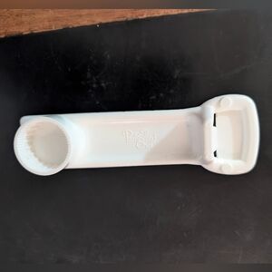 Pampered Chef White Multi-Function Jar and Bottle Opener